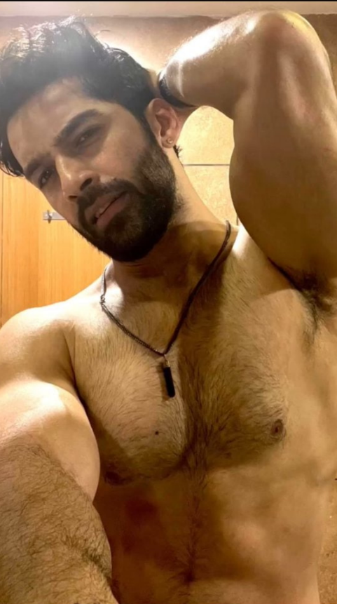 abhidevkumar23's tweet photo. Sexy Karan Vohra serving male beauty. 🤤 https://t.co/h83ptFEVT8