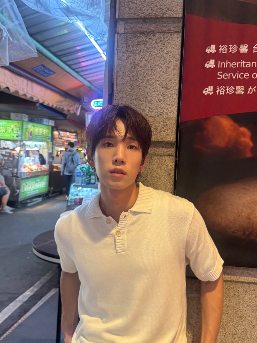 _sungkook's tweet photo. 비슷해보일지언정 조금씩 달라요.. https://t.co/EjDaUkvusa