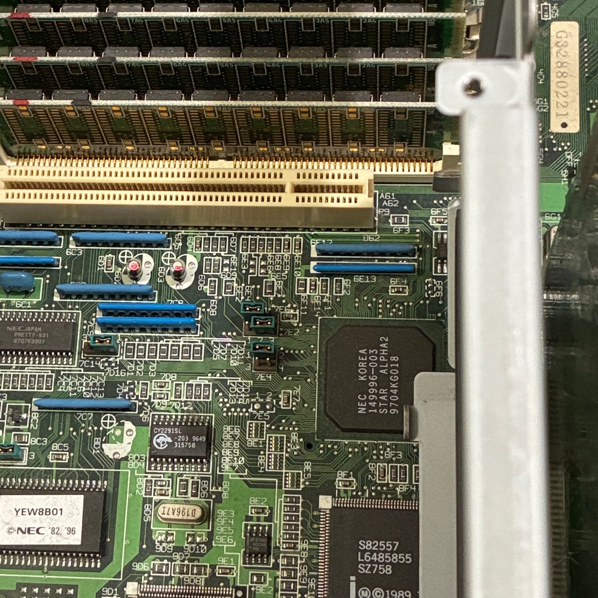 Pentiumって233MHzの倍率ってあるんだっけ。x3.5設定にしたら、ITFで