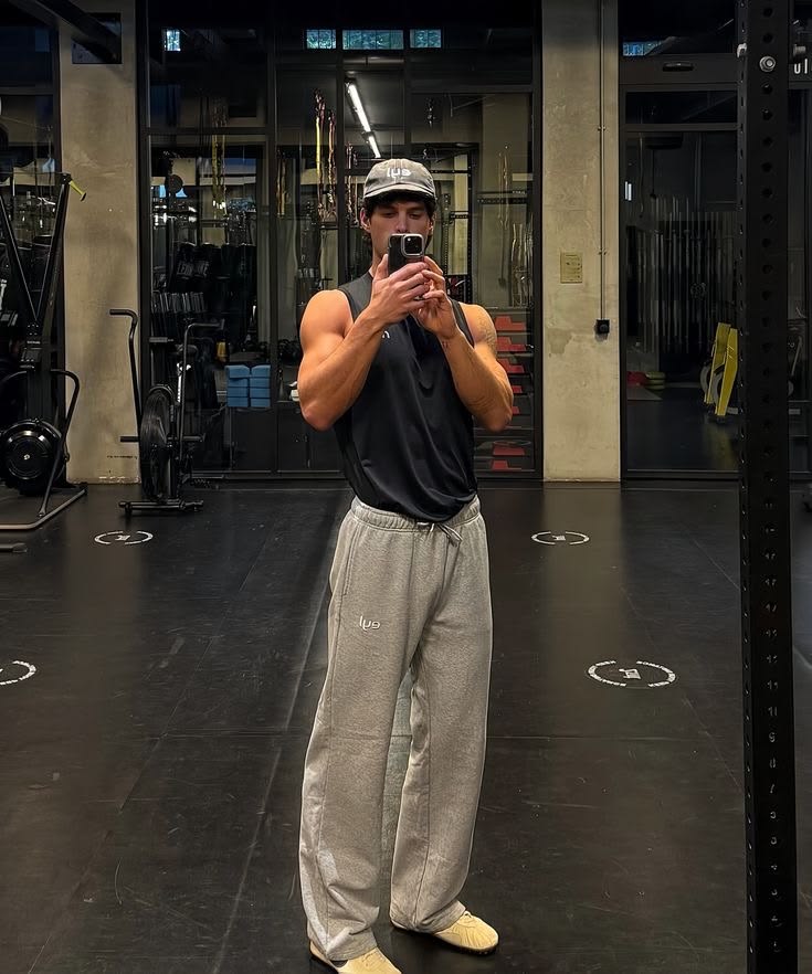 PathOf_Legacy's tweet photo. Gym fit > designer fit. https://t.co/UblNsKKWJz