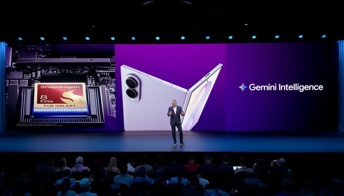 LiveSmart's tweet photo. A connected ecosystem starts with connected innovation.
Samsung partners with Snapdragon and Google Gemini to bring powerful on-device computing and intelligent AI experiences that move effortlessly across your Galaxy devices.
#GalaxyAI #GalaxyUnpacked #SmartxSamsung https://t.co/0jR6r88Uql