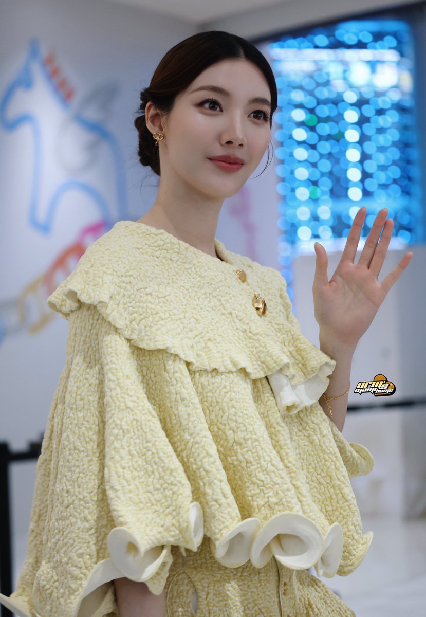 ormsmamihome's tweet photo. Our Dior Amore Muse, Orm Kornnaphat 🌼💛

LINGORM DIOR BA AT PARAGON
#LingOrmAtDiorSiamParagon
#OrmKornnaphat #ออมกรณ์นภัส‌ 
@ormmormm @Dior https://t.co/aCMOdmPOIe