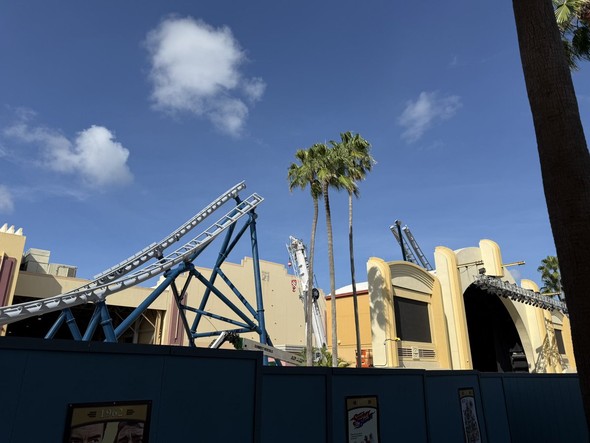 AmusementInside's tweet photo. The latest at Fast and Furious Universal Orlando. Getting there! Looks like it’ll slightly invert in the front, and be a bit off-axis in the back.  Frames the stage nicely. https://t.co/EfjD3aKzW9