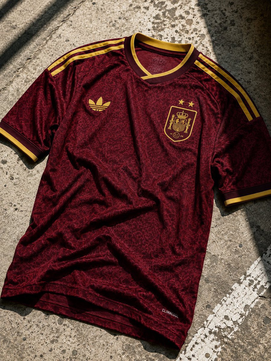FutJerseysNBA3's tweet photo. Muchos nos la habéis pedido y sí, la tenemos DISPONIBLE y con unidades muy limitadas.

Menuda edición especial de la camiseta de la selección española 😍

Haz tu pedido aquí por WhatsApp en menos de 5 minutos: https://t.co/9VtZuCZ8gf https://t.co/HkH3eDZehK