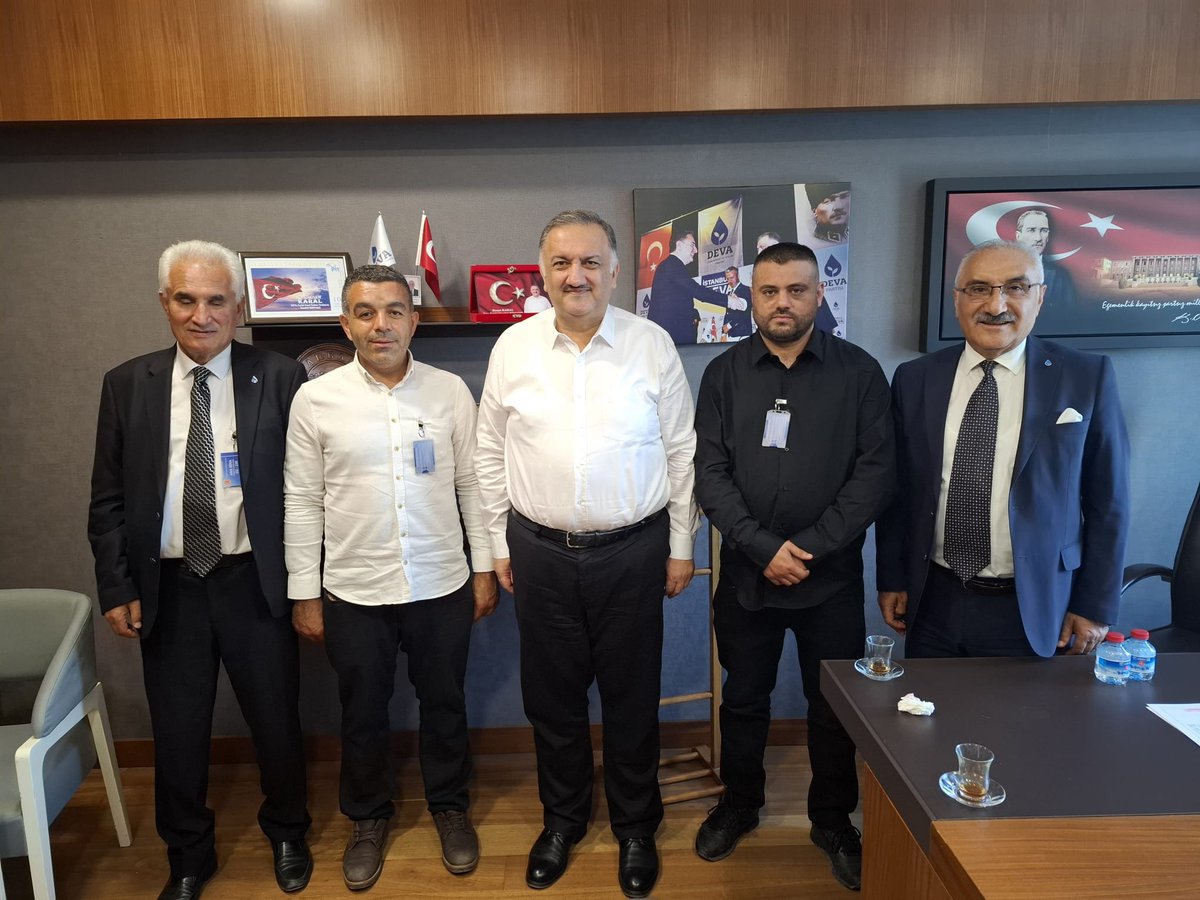 hasankaraltr's tweet photo. 📍#TBMM

Gazi Meclisimizde bizleri ziyaret eden
📍Ankara ve 
📍Aksaray 
teşkilatlarımıza nazik ziyaretleri için gönülden teşekkür ediyorum.

Türkiye'nin yarınları için umutla, kararlılıkla ve hep birlikte çalışmaya devam edeceğiz. https://t.co/IDZONh9VnU