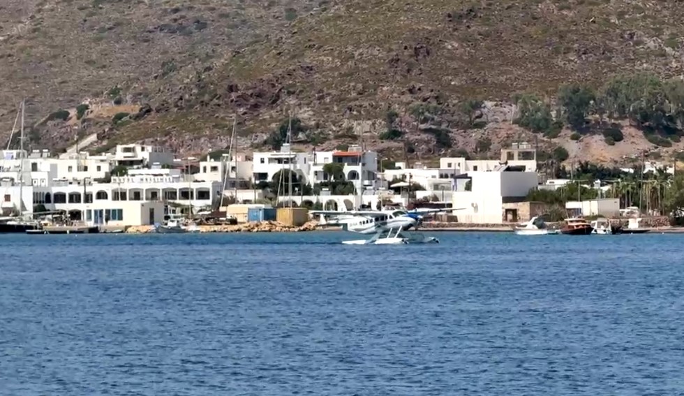 HellenicSeaplan's tweet photo. Mε υδροπλάνο και στην Πάτμο ο Υπουργός Υγείας, κ. @AdonisGeorgiadi. Η παρουσία του υδροπλάνου σε έναν εμβληματικό νησιωτικό προορισμό όπως το νησί της Αποκάλυψης, αναδεικνύει ακόμα μια φορά τις δυνατότητες ενός οργανωμένου δικτύου θαλάσσιων αερομεταφορών. #hellenicseaplanes https://t.co/FH9Om4tnE6