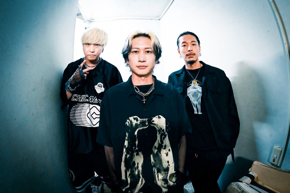M_D_J_official's tweet photo. 7/22(WED)
芳賀企画 presents. @hagamemomemo 
「 UNDER EDGEの主催公演みたく
しちゃってもいいですか？笑 」
@上野音横丁(東京) @ueno_otoyoko 
.
お越し頂いた皆様
ありがとうございました‼️
.
／
ℹ️8/10 Zepp Shinjukuワンマン開催💥
👇🎫絶賛チケット発売中🎫👇
https://t.co/4zH36apMwi
＼
.
本日のセトリも公開⬇️
__________________________
.
📝🎤TODAY SET LIST🎤📝
.
 SE~advance~
NOVICE
ハジライハナインダ
ツヨメテキーラ
Hey boy！
ファンファーレ
Be careful
two oh one seven
クダラナ
.
各種音楽サイトにて楽曲配信中🎧
▷ https://t.co/KtWUaxKKNL
.
__________________________  
.
今後のライブスケジュールはこちらから⬇️
https://t.co/zH98rPsAbY
.
#MDJ photo by @mamikohu2