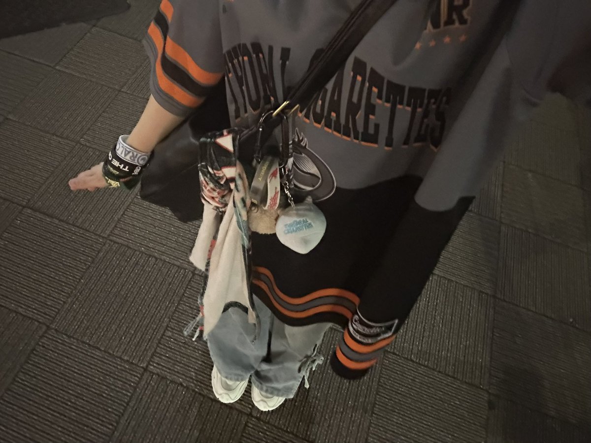 nu_yuuun's tweet photo. ホルツ東京❕
オーラルさんの予定増やしたくて取った一般チケ5階席やったけど、ちゃんと見えてよかった！
ライブハウスとフェス行き過ぎて、ホールの音響の素晴らしさに感動した😭
MCも良かったしセトリもめーちゃ最高やった！奈良行くの楽しみ💖 https://t.co/pYHxa6ZTZY