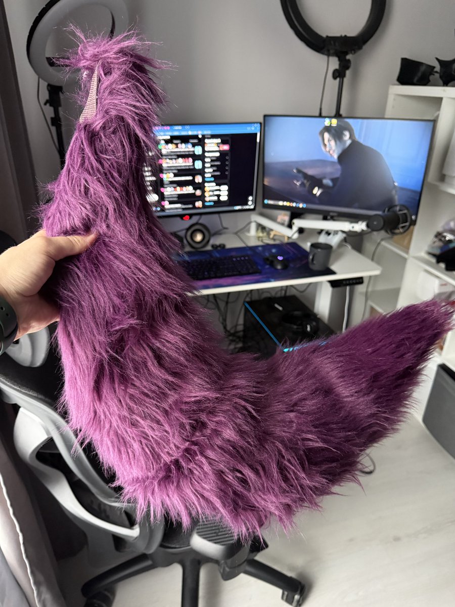 Grayson_Fin's tweet photo. I got my tail and look at this color! It goes well with ears and a wig! #BringBackValko #valko https://t.co/k7ohzelW1x