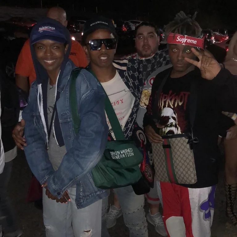RileyTaugor's tweet photo. Juice WRLD with Lauryn Hill on June 16, 2018 🐐🐐

After she waited for Juice to finish his show, crazy 🕊️ https://t.co/4tUKorhLyX