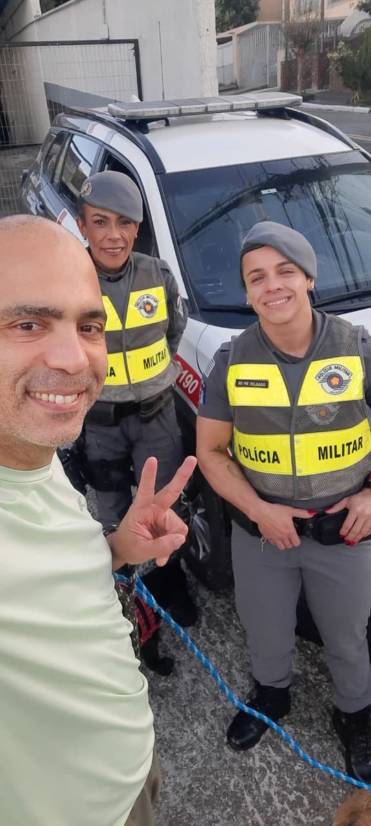 rogeriodejesus's tweet photo. POLÍCIA MILITAR NOSSOS VERDADEIROS HERÓIS E HEROÍNAS.

Tive a honra de conhecer e agradecer as polícias do bairro que eu moro, a Soldado Delgado e a sargento Ana Maria.
@pmesp

#policiamilitarsp #pmsp #lula #bolsonaro #brasil https://t.co/mU81w39orU