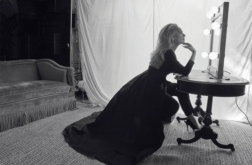 adeleonlinecom's tweet photo. 🚨 De acordo com a imprensa britânica, Adele estaria explorando um novo estilo musical para "Cry To Heaven".

Como o filme é sobre ópera, o jornal relata que ela está explorando maneiras de trazer esse som para um contexto musical moderno. 

O longa dirigido por Tom Ford, marca também à estreia de Adele como atriz.