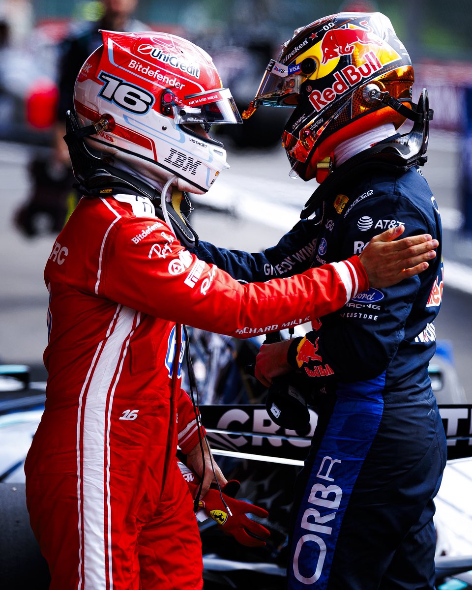 VerstappenCOM's tweet photo. CL16 🤝 MV3

#BelgianGP https://t.co/V0CaFImfmJ