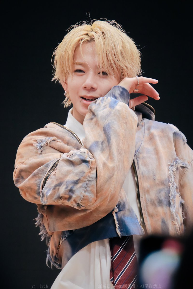 __lvch's tweet photo. #AGE_PERCENTAGE リリースイベントLAST
2026/7/20　@ アリオ八尾 光町スクエア

🎧 Bloom In My Heart
　Jun ⇢ @AGE_JUN_

汗拭ってるだけでかっこよすぎる…！

#あげのらいぶ　#AGE　#オルジェネ https://t.co/nW2I3VUP1t