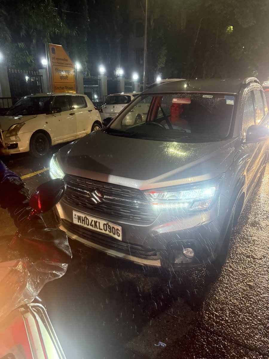 BhideAdwait's tweet photo. @ThaneCityPolice Wrong side driving and creating traffic. Issue challan https://t.co/IQrLphNrlP