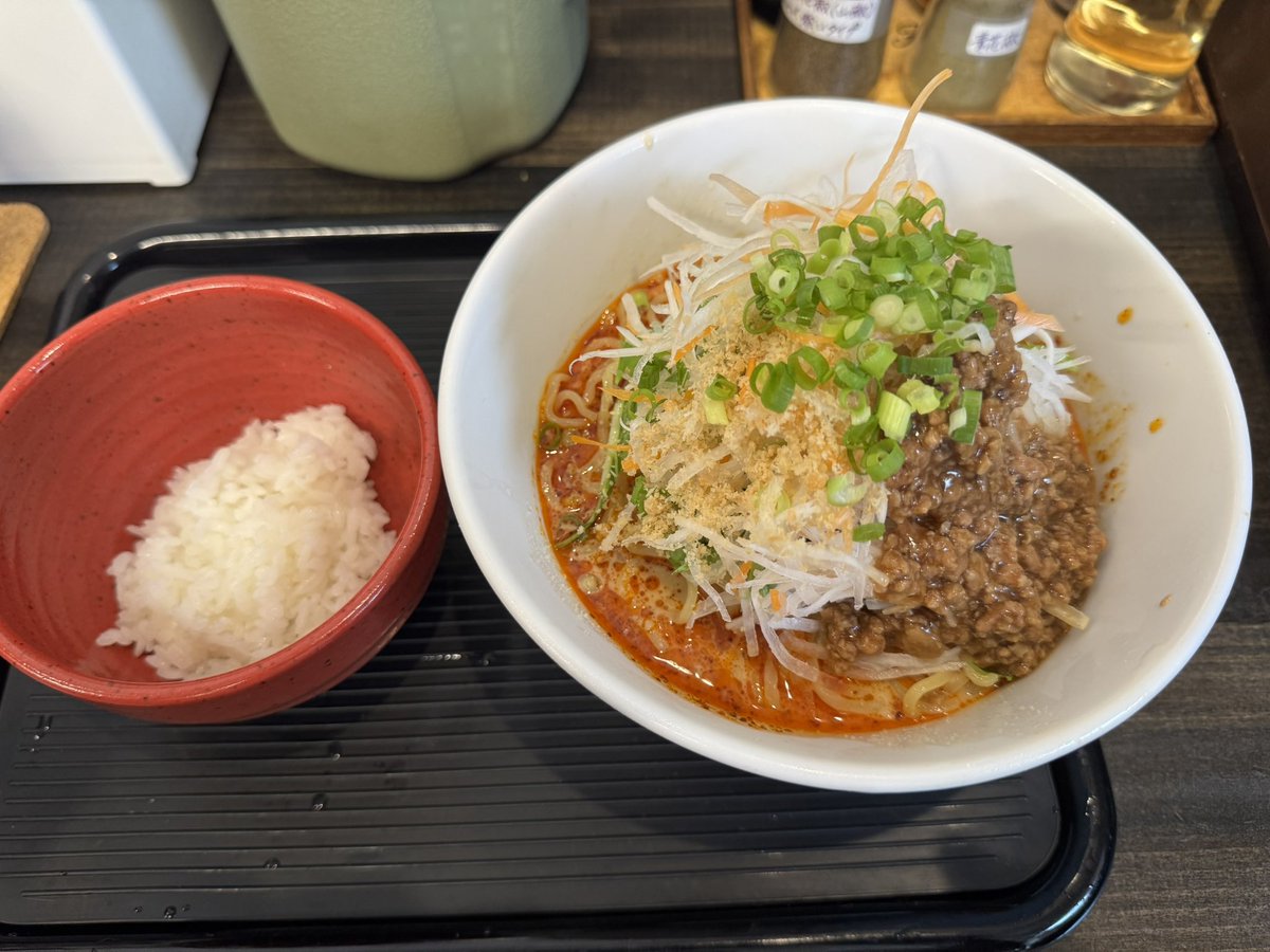 iwataka_'s tweet photo. R08.07.21
四川担担麺家たけうち
冷やし担担麺大盛
白飯（少なめ）

最近🍅ばかりだったので
久々の冷やし担担麺！
水でしめ冷やされたもっちり麺と胡麻と辛味が効いた冷えたスープがめちゃ美味い♪
シャキシャキ野菜と肉味噌の相性も抜群！
やっぱり冷やしも美味い😁
御馳走様でした(ꕤ ॑꒳ ॑*)ﾉ https://t.co/Hp49Jseruu