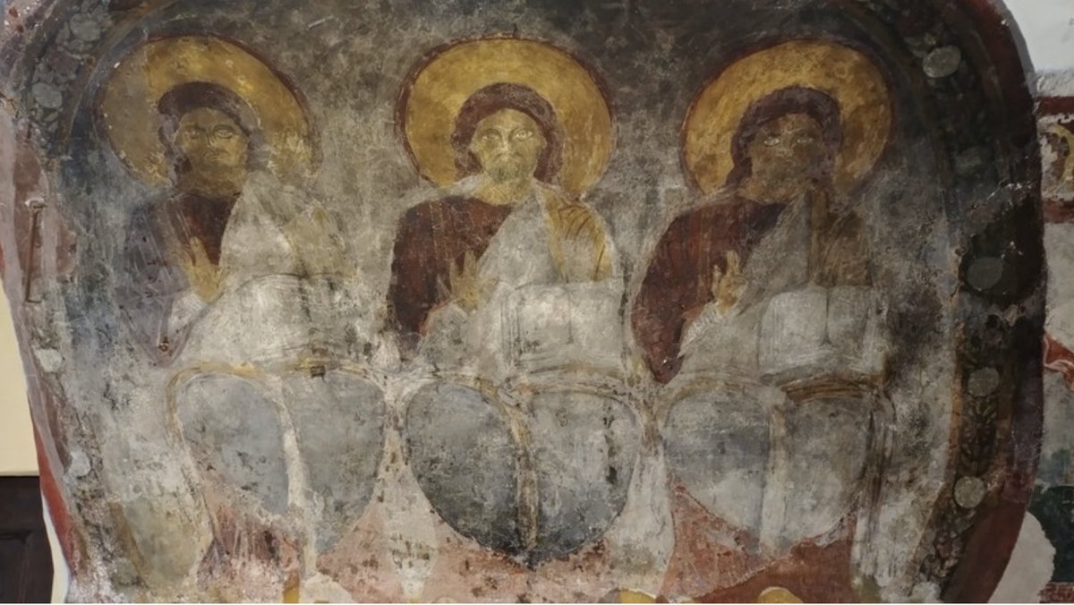 vaticannews_it's tweet photo. Tra pareti di roccia e boschi, sui Monti Simbruini, il santuario della Santissima Trinità di #Vallepietra custodisce un’antica e rara immagine delle tre Persone divine. Oggi la visita e la preghiera di #PapaLeoneXIV.
#VaticanNewsIt

@DiocesiAnagni

⬇️
https://t.co/5STFRdDtiZ https://t.co/lOaOcSh6D1