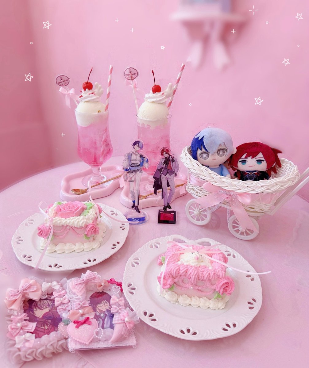hk1ly's tweet photo. ぴんくいっぱいのカフェに3ろれ3とやで行ってきた https://t.co/J1o9X2D7IE
