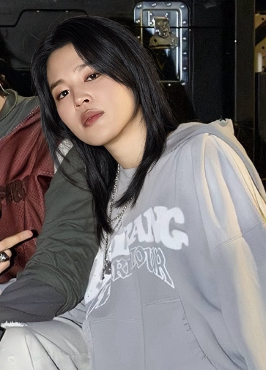 pjmkidrauhl's tweet photo. guys i tried to see what jimin would look like if he went back to his black hair but kept it long and i honestly don’t know how to feel about that 😭😭 https://t.co/HR8LD4aTqB