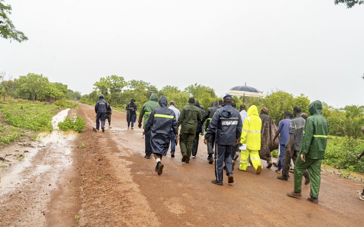 El_Hadjimalick's tweet photo. J'ai accompagné le Ministre Moussa Bala Fofana, aux côtés de Mme Gueye, TTL de la Banque, pour l'inauguration de la boucle Nimzat-Kampila-RN4, une piste de 14 km réalisée dans le cadre du PDEC.
Une infrastructure de qualité au service de la mobilité et du développement local. https://t.co/GljBtPLzCK