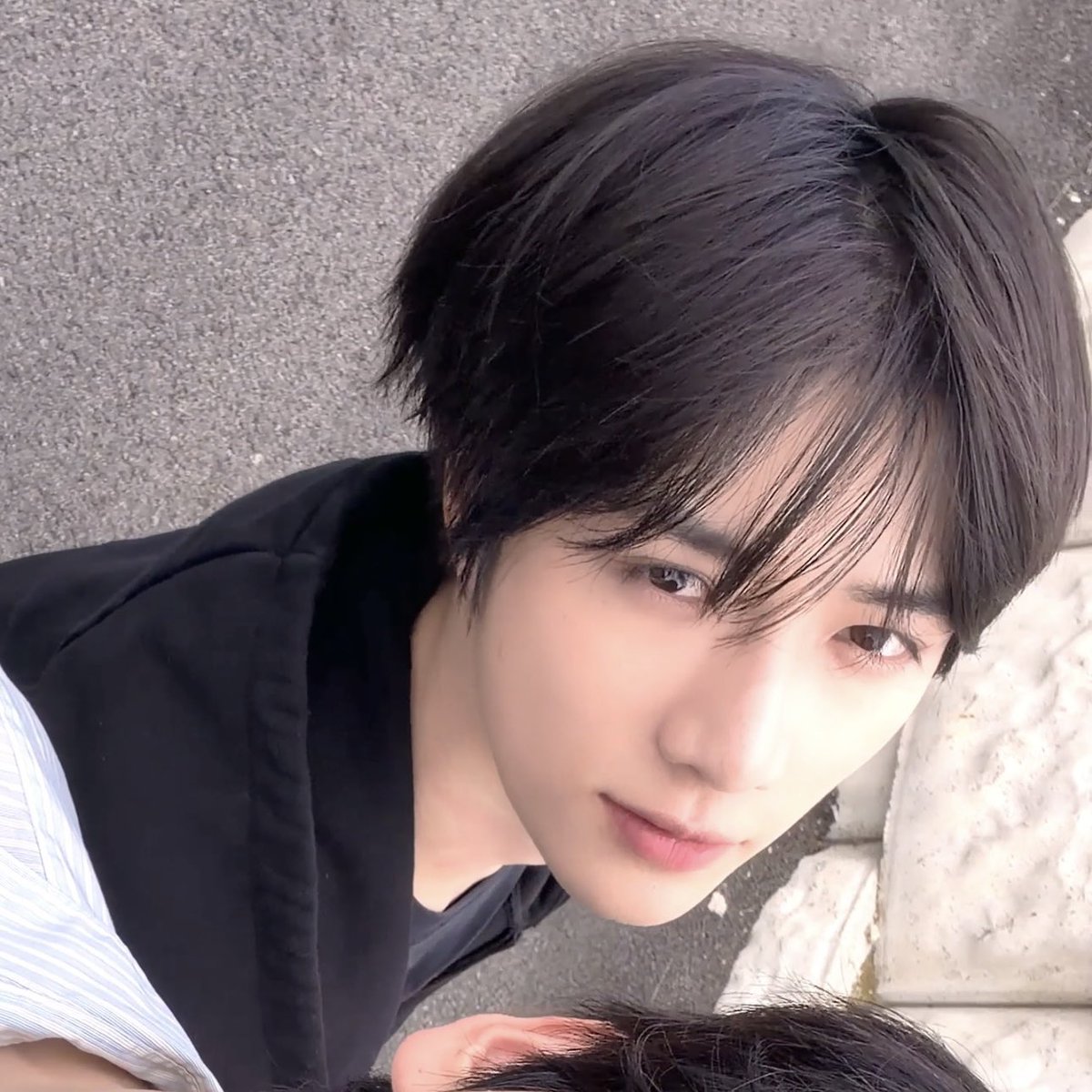 beomelina's tweet photo. so so pretty like a flower 🥹🤍 i love him so much https://t.co/hnSXWGCo2t