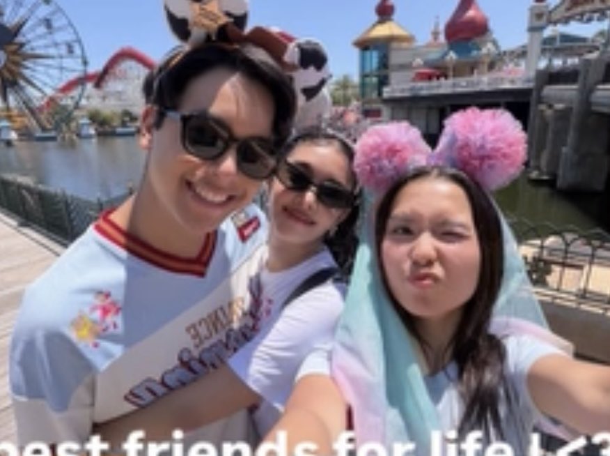dailylaforteza's tweet photo. more of soph at disney 🥺 https://t.co/S6QnCjYQe7