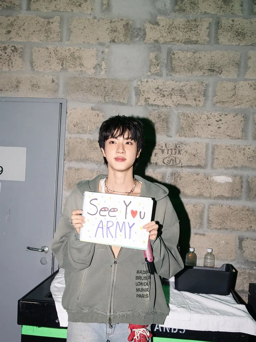 _BTSMoments's tweet photo. [📸 Instagram Post — #Jin] (1/2)

(https://t.co/ac7HMA6VNn) https://t.co/35fM9xexxw