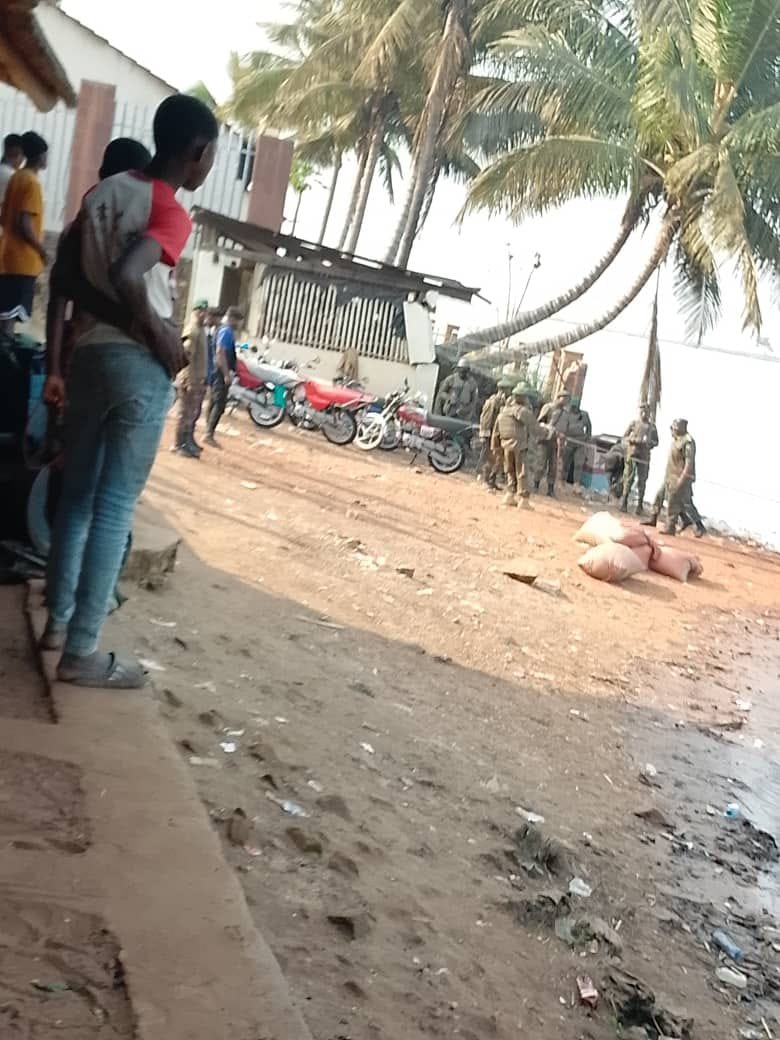KasongoKas76321's tweet photo. 🚨🚨🚨@Haut_Katanga/#Kasenga
Chers politiciens, dites-nous : #Kashobwe est-il en train de devenir un camp d formation ?
Hier, un hélicoptère a survolé la zone à très basse altitude. Aujourd'hui,le 22/07/2026 de nouveaux militaires sont arrivés.
Que se passe-t-il exactement ? https://t.co/uhYZJh2pNY
