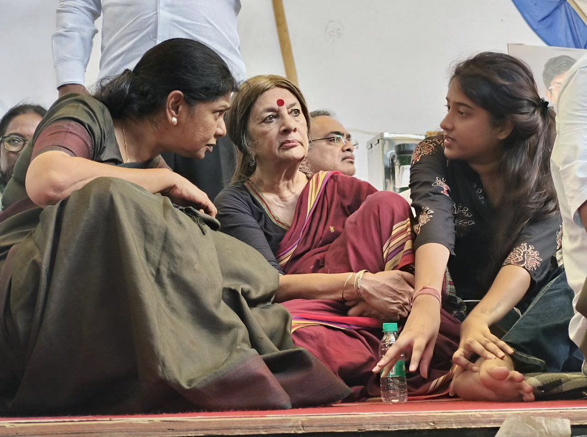 KanimozhiDMK's tweet photo. We stand in solidarity with the students of this country who are fighting to protect our education system.

@Cockroachisback  @abhijeet_dipke  

#BanNEET #SaveStudents #CJP https://t.co/gzb0kxldjq