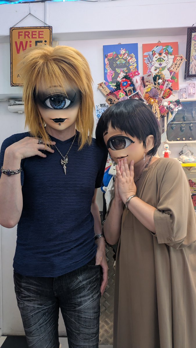 眼鏡を外したバーバラさん tweet media