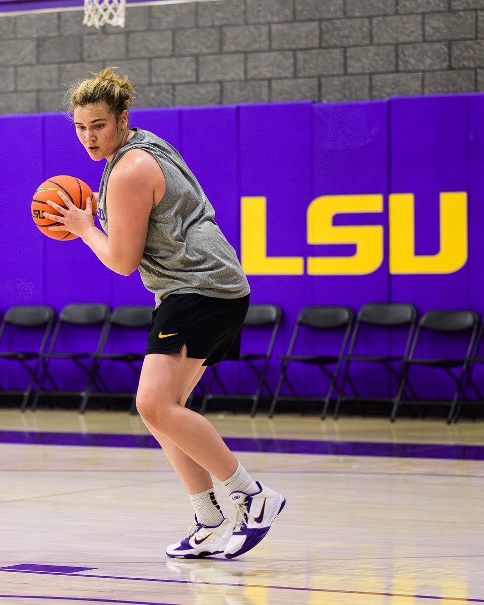LSUwbkb's tweet photo. Establishing an elite mindset &amp; work ethic 😤 https://t.co/CPd3YnOpnH