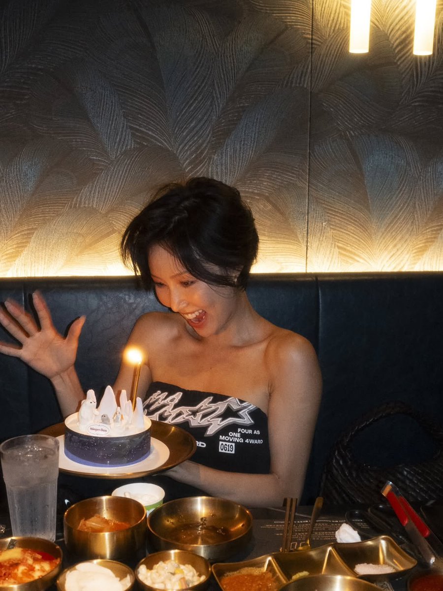 mungchungiroka's tweet photo. 너무 소중한 사람 안혜진 생일축하해 
11년동안 언니의 생일을 축하할수있어서 영광이야

하루하루가 누구보다 행복했으면 좋겠다
아프지말고 항상 받기만해서 너무 고마워 

누가보다 따뜻하고 포근한사람 

평생 놓지않을게

#이삭토순이 https://t.co/Twhdzf12Kz