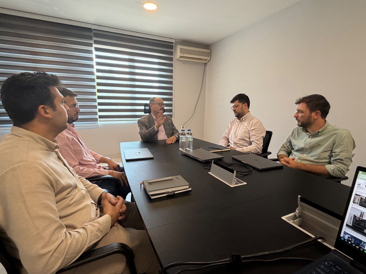 OsmanMesten16's tweet photo. Hafta sonu işyerlerinde ziyaret ettik…
Avni Hilmi, Enes, Ahmet Yasir, Tayfun ve Ozan kardeşimizin ortak girişimlerindeki geldikleri başarılı noktadan, hedefe odaklı enerjilerinden çok mutlu olduk.

#RowndPrecision; devasa tezgahlara alternatif olarak masaüstü cnc tezgahlar tasarlayıp üreten; endüstriyel üretimdeki makine yatırımını ergonomik, yaygın ve erişilebilir hale getirmeyi hedefleyen bir teknoloji şirketi. Birkaç yılda ciddi yol almışlar. Şimdiden 40’tan fazlaya ülkeye ürünlerini ihraç etmişler…

Teknoloji üreten -Güçlü Türkiye- yolunda cesaretle pozisyon alan gençlerimizi içtenlikle tebrik ediyor, dâimî başarılar diliyorum.