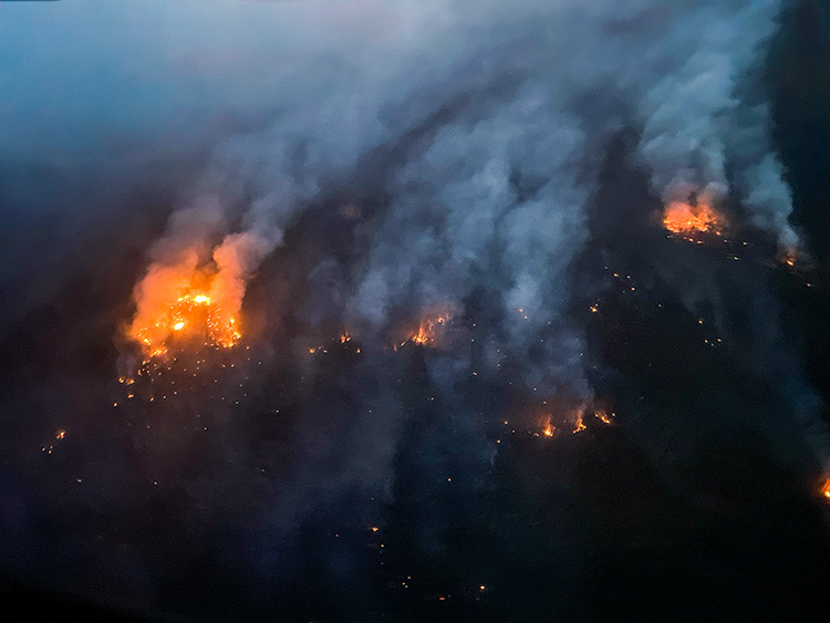 AlbertaWildfire's tweet photo. Night operations are an important part of wildfire suppression. 

Cooler temperatures, higher humidity and lighter winds help crews engage active wildfires and strengthen containment lines. https://t.co/79eUZLhmET