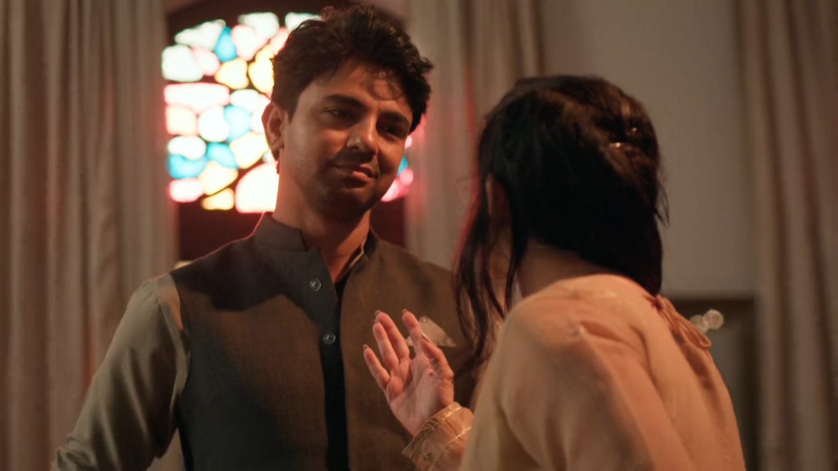 Itsurgurl_AS's tweet photo. "hum KABHI MUFTI nhi banenge ”
he has accepted this deep down.

“woh INSAAN kehta kuch hai aur Karta kuch hai, Maulavi Hazrat ke beech usne ayelaan kr Diya woh Seher se BEINTEHAA MOHABBAT Krta hai ”

they way he was narrating the incident 😂 

[#seherhonekohai #maher] https://t.co/uRYzI5QWMu