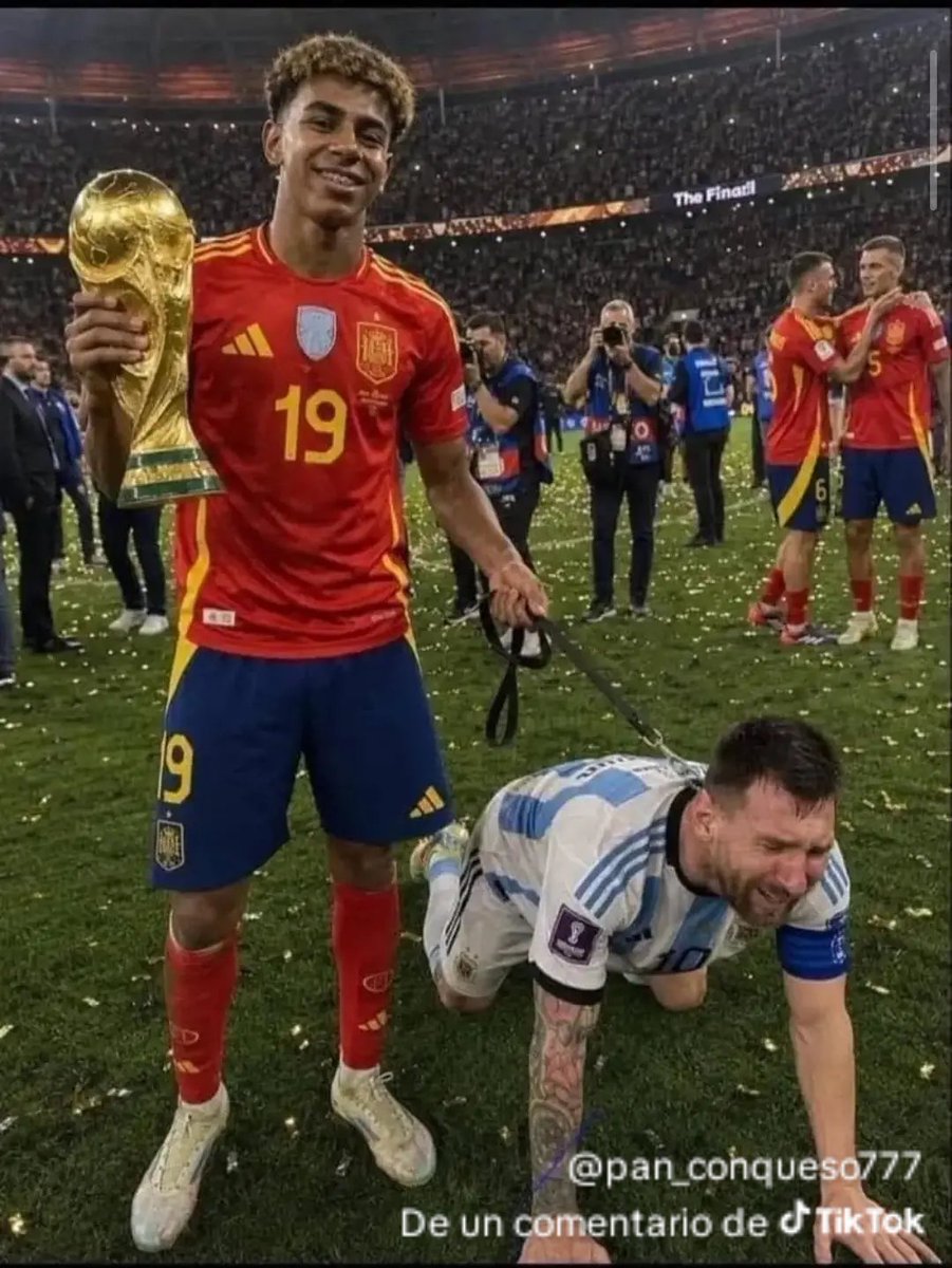 KastGang's tweet photo. @rominacuello543 @UlisesDavid__ Remataron al arco como 20 veces, cada que llegaban al area los argensimios se tiraban para fingir falta y no dejarlos meter gol, en el largue les metieron 3 goles y como todo estaba a favor de ustedes a españa se les anulo 2 y aun con todo eso perdieron, putita. Aca esta tu rey https://t.co/ljCQchMfIf