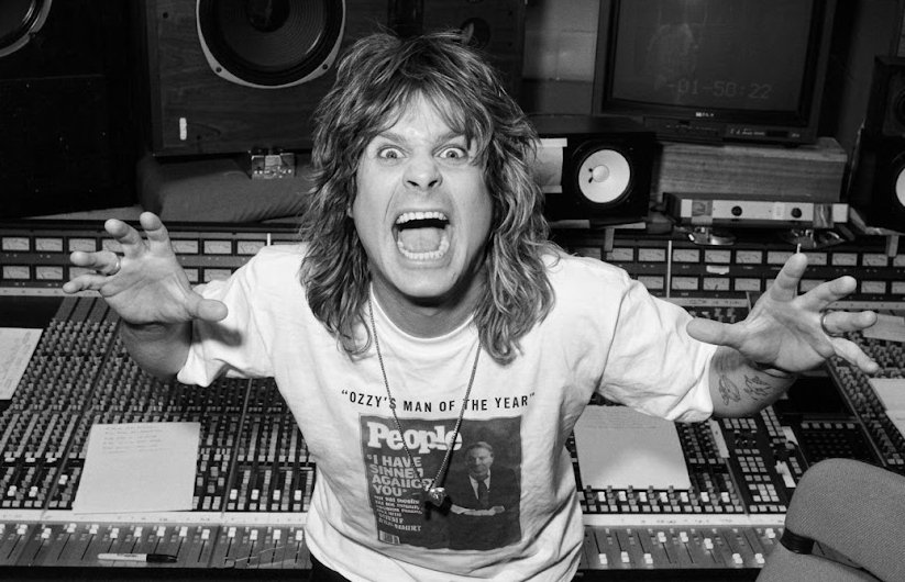 FunctionFm's tweet photo. Há exatamente 1 ano, o Príncipe das Trevas nos deixou. Em sua homenagem, hoje a Function dedica toda a programação à obra de Ozzy: da sua icônica carreira solo à fase histórica com o Black Sabbath.

Sintonize em https://t.co/OPc680TbcJ 📡 https://t.co/oVaeFFNYkN
