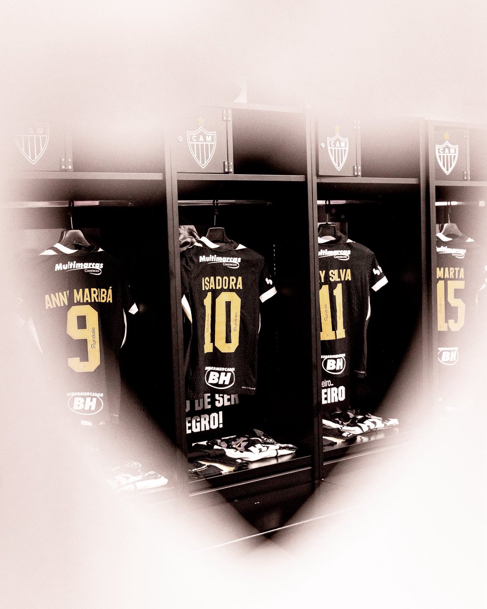GaloFFeminino's tweet photo. Vestiário preparado para as nossas atletas! 🖤🤍
#VamoVingadoras #CAMxCAP https://t.co/ISgJpD12GY