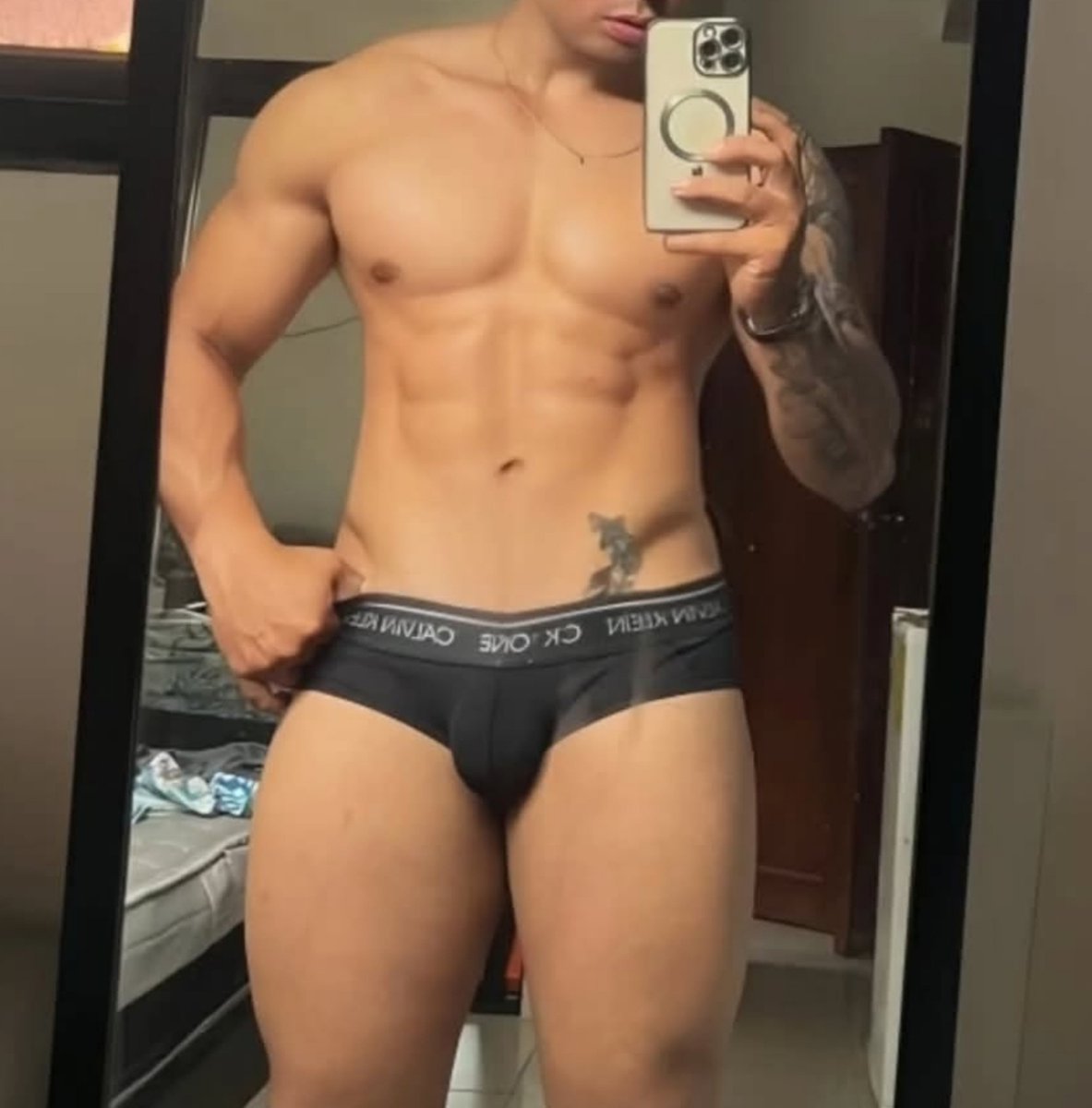 SagitarioR13's tweet photo. Nuevo por acá y con ganas de experimentar cosas nuevas. 🔥
Buscando chicas o parejas abiertas para pasarla bien. Físico atlético, bien dotado. 

🚫 Cero gays, por favor.
📥 DM abierto solo para chicas y parejas. https://t.co/sxC4Zl5Cqy