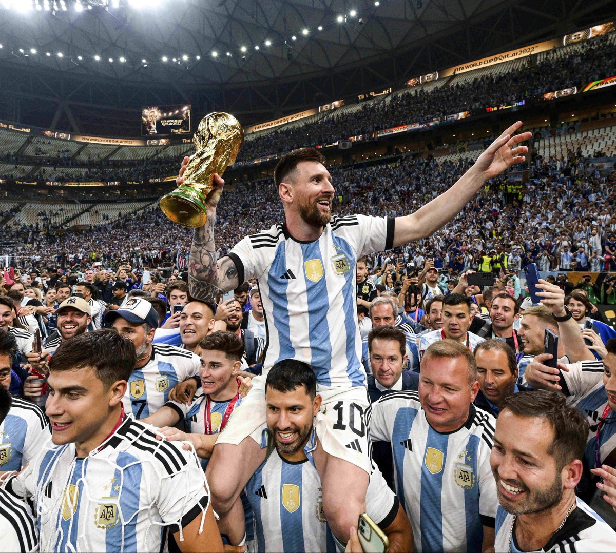 kaybliss66's tweet photo. We are not taking about this guy that hang Messi on his neck throughout the celebrations https://t.co/VwebxoING9