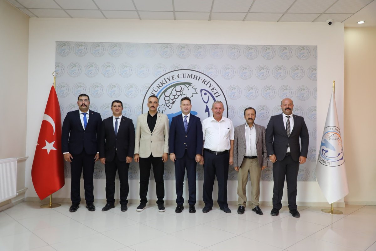 SelcukYurekturk's tweet photo. Erciş İlçe Kaymakamımız Sn. Ahmed Çelik'i ziyaret ederek hayırlı olsun dileklerinde bulunduk. Kıymetli kaymakamımıza ilgilerinden ötürü teşekkür eder yeni görevinde başarılar dilerim. Ayrıca İlçe Milli Eğitim Müdürümüz Sn. Şakir Deniz'i ziyaret ederek ilçemizin eğitimi konusunda karşılıklı fikir alış verişinde bulunduk nezaketlerinden ötürü İlçe müdürümüze teşekkür ederim. Erciş ilçe ziyaretlerimiz kapsamında bizleri ağırlayan Türk Eğitim-Sen Erciş İlçe Başkanımız Sn. Mehmet Küçükgündüz nezdinde tüm dostlarımıza teşekkür ederim.
@tesercis65 
@tesvan65