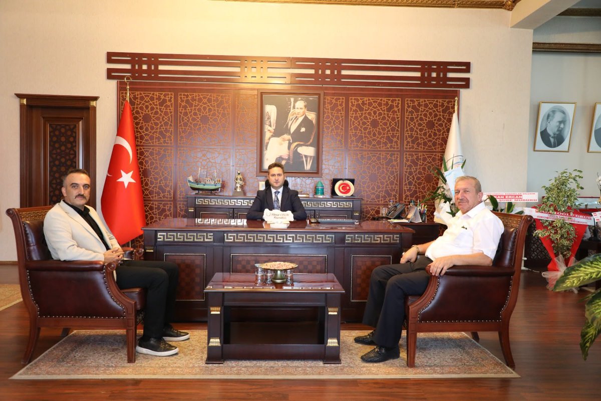SelcukYurekturk's tweet photo. Erciş İlçe Kaymakamımız Sn. Ahmed Çelik'i ziyaret ederek hayırlı olsun dileklerinde bulunduk. Kıymetli kaymakamımıza ilgilerinden ötürü teşekkür eder yeni görevinde başarılar dilerim. Ayrıca İlçe Milli Eğitim Müdürümüz Sn. Şakir Deniz'i ziyaret ederek ilçemizin eğitimi konusunda karşılıklı fikir alış verişinde bulunduk nezaketlerinden ötürü İlçe müdürümüze teşekkür ederim. Erciş ilçe ziyaretlerimiz kapsamında bizleri ağırlayan Türk Eğitim-Sen Erciş İlçe Başkanımız Sn. Mehmet Küçükgündüz nezdinde tüm dostlarımıza teşekkür ederim.
@tesercis65 
@tesvan65