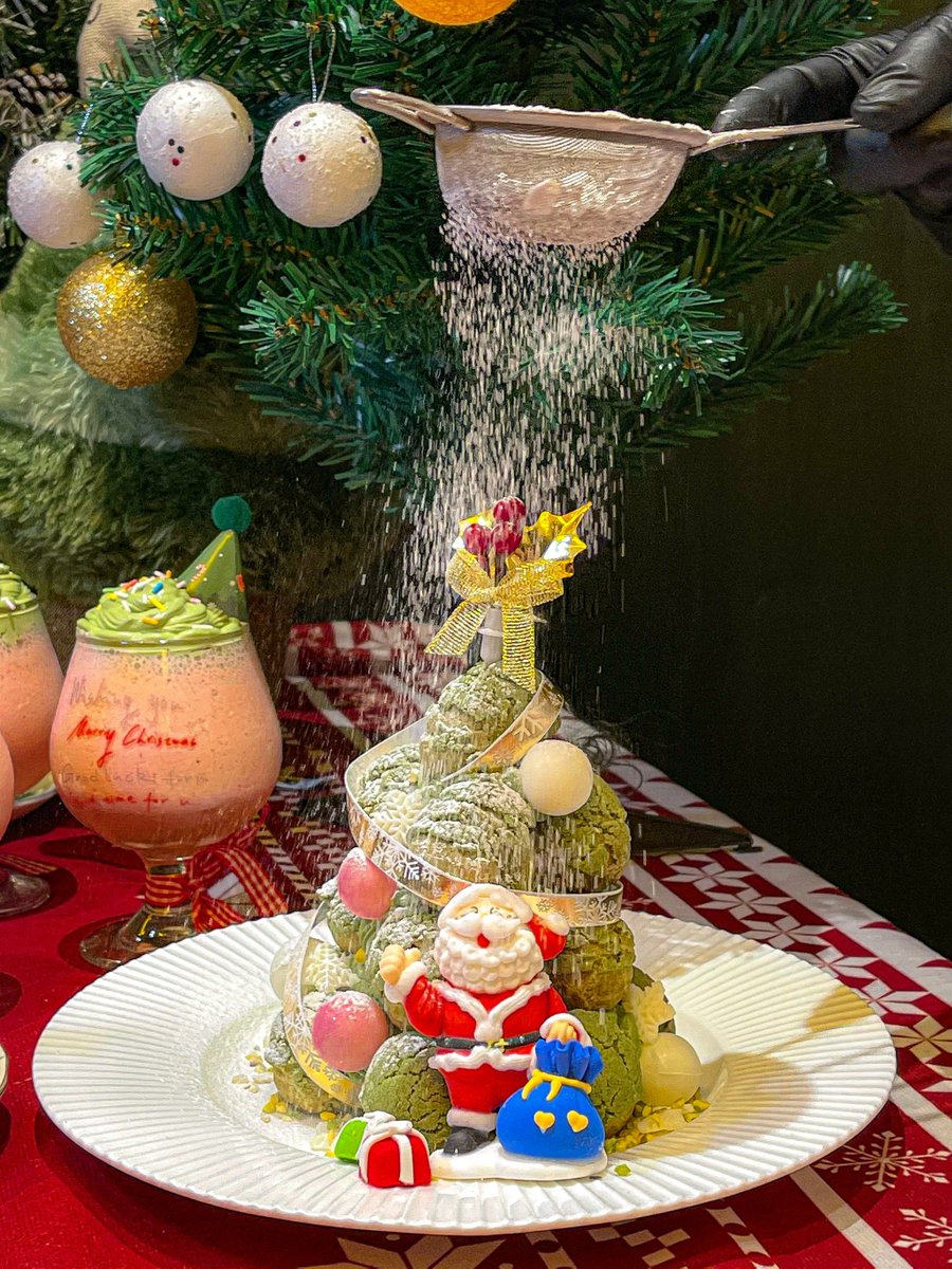 CoraSaatho7s8's tweet photo. Festive feast alert! Juicy roasted turkey, cranberry sauce u0026 warm spiced cider now on our holiday special menu—limited time only! Reserve your seat today! https://t.co/KaG4CtZ3j3