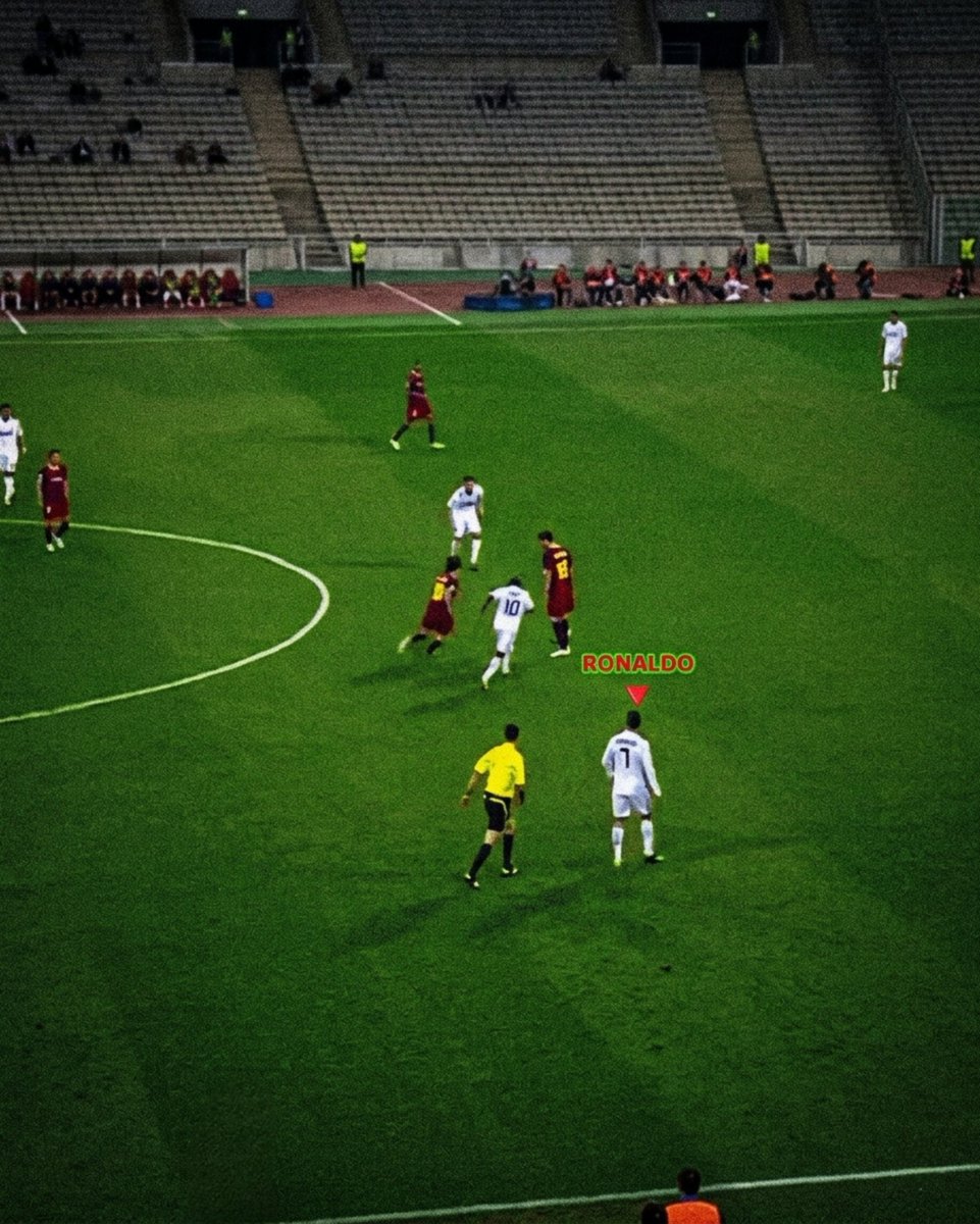 GAVI4K's tweet photo. لايوجد فرق كبير بين الصورتين

الصورة الاولى : برشلونة فاز بدوري ابطال أوروبا 
الصورة الثانية : برشلونة ايضا فاز بدوري الأبطال

— وبـالحالتيــن 
هناك من حصل على افضل وضعية لمشاهدة افضل لاعب بالتاريخ يعبث بفريقة 😰🥶 https://t.co/UGW4429wDH