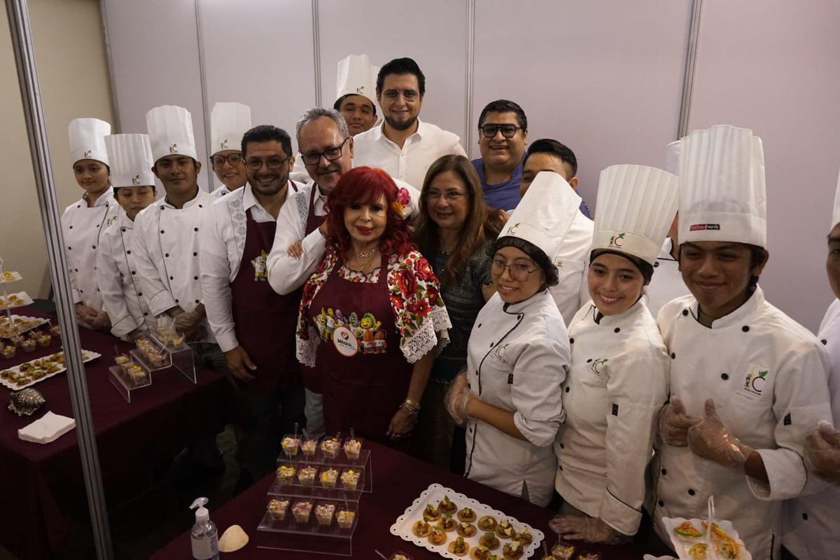 RigoSalgadoV's tweet photo. ¡Campeche volvió a demostrar que México sabe a Mar! 🌊🐟🇲🇽

En San Francisco de Campeche con la gobernadora @LaydaSansores celebramos la segunda edición de “Campeche sabe a Mar”, una iniciativa del Programa Nacional para el Fomento al Consumo de Pescados y Mariscos Mexicanos que impulsa el @GobiernoMX, encabezado por nuestra presidenta @Claudiashein.

Las y los productores, comerciantes, cocineras y cocineros, instituciones y representantes del sector pesquero y acuícola, promovimos el consumo de pescados y mariscos mexicanos, fortaleciendo su cadena de valor, su comercialización y su contribución a la soberanía alimentaria del país.

Durante la jornada disfrutamos de una exposición comercial, mesas de negocios, un acuario didáctico interactivo y talleres informativos, espacios que acercan a las familias a la riqueza de nuestros mares e impulsan el desarrollo de la pesca y la acuacultura nacionales.

¡Sigamos consumiendo lo que producen nuestras costas! #MéxicoSabeAMar 🇲🇽🦐🐠