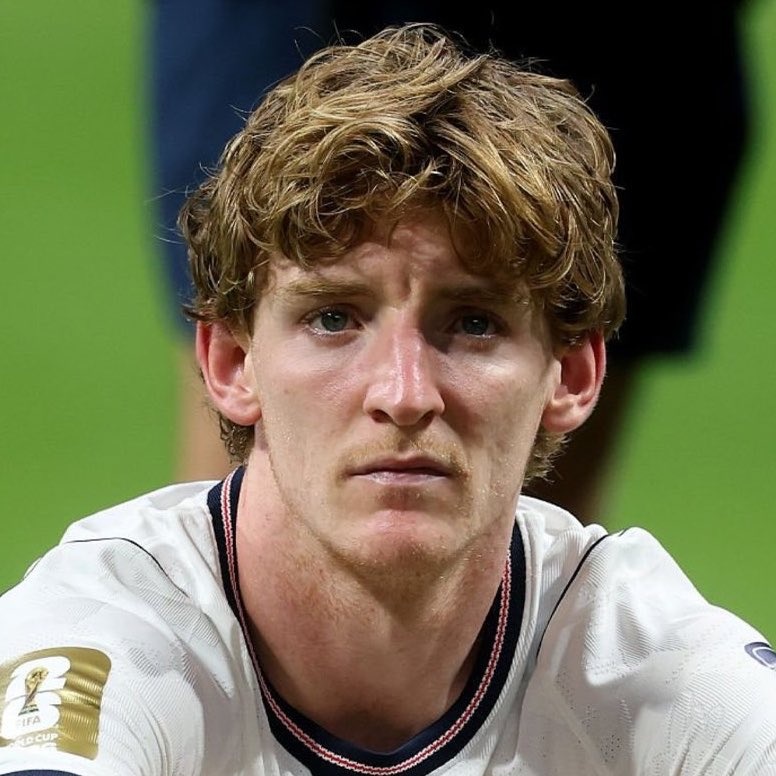 BarcaUniversal's tweet photo. 🚨 JUST IN: Anthony Gordon’s market value has risen from €65m to €80m following his impressive World Cup campaign with England.

He is now worth exactly what Barça paid for him: €70m fixed plus €10m in add-ons.

— @sport https://t.co/4KF6aaC8Io