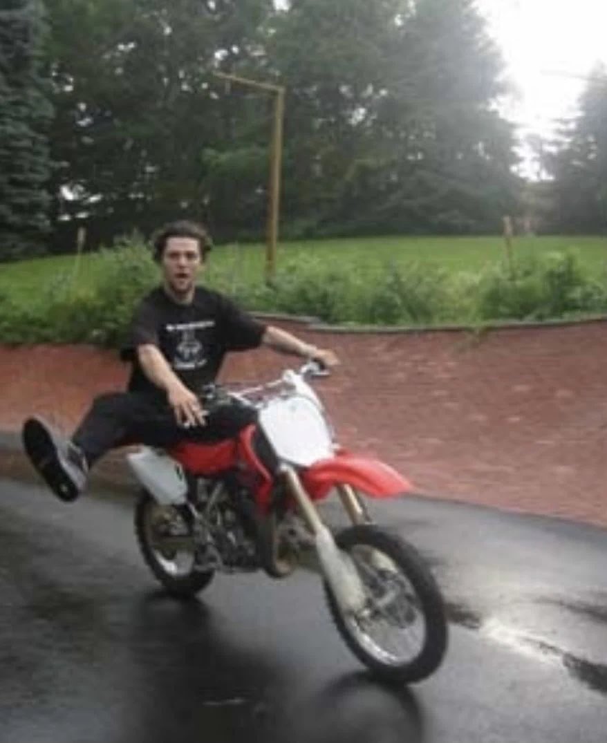 B1RDINGCAPTAIN's tweet photo. — @DRUGGEDUPSKATER 

“dad take a pic of me i look so cool rn” type images https://t.co/AJcZq6QANu