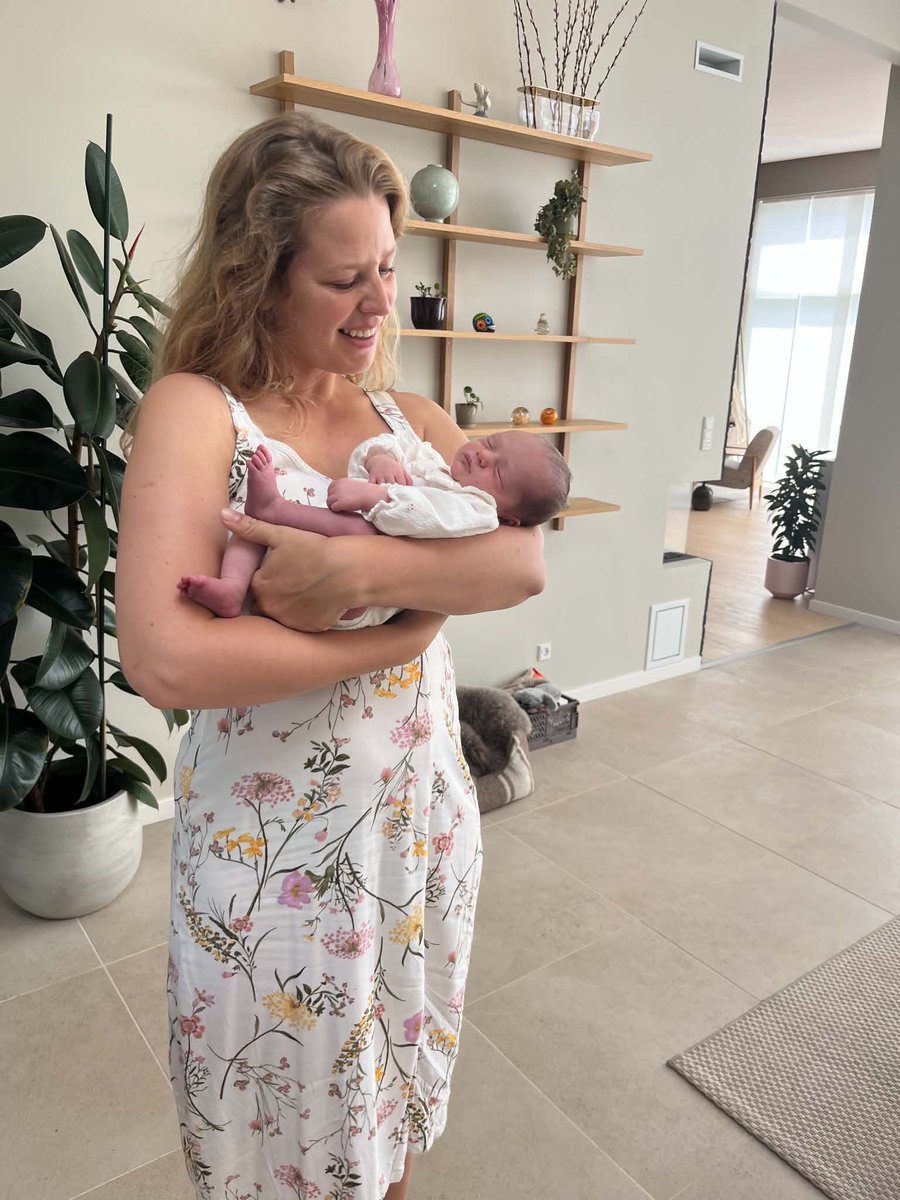 hasky_oo's tweet photo. My stepdaughter said that 1 of 3 of her fiends just having a baby .  It seems baby boomer coming .

We need to slow down on AI and robot , or else those baby born have no enough job available . https://t.co/jDmR4EoZuA