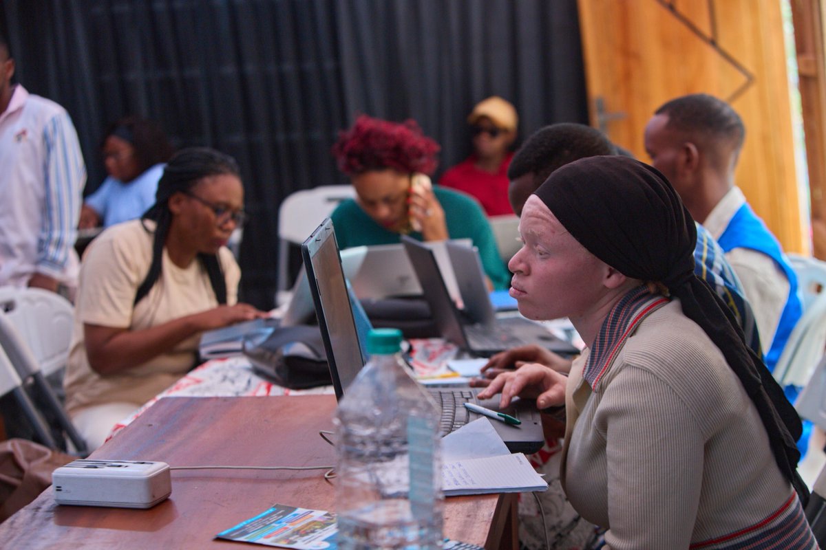 PascalMugaruka's tweet photo. Les jeunes bâtissent la paix grâce aux réseaux sociaux et à l’entrepreneuriat numérique. Africa Reconciled, via l’Incubateur digital à Goma, les accompagne vers un avenir durable. #PaixDurable #EntrepreneuriatNumérique » https://t.co/3MH9XpE4ps