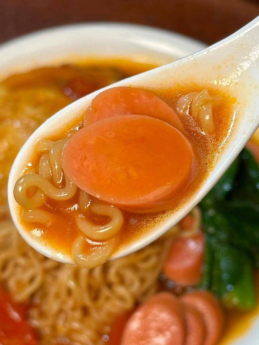Muhamma07065679's tweet photo. Just had the coziest instant noodles with a runny soft-boiled egg—rainy days + warm carbs = perfect ， https://t.co/QK5HlCihNf